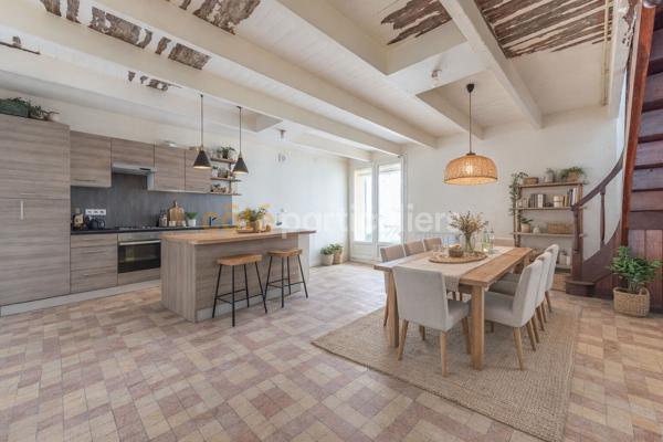 Vente
                Maison153 m² - 8 Pièces -
                    RIVES DE L YON (85310)
