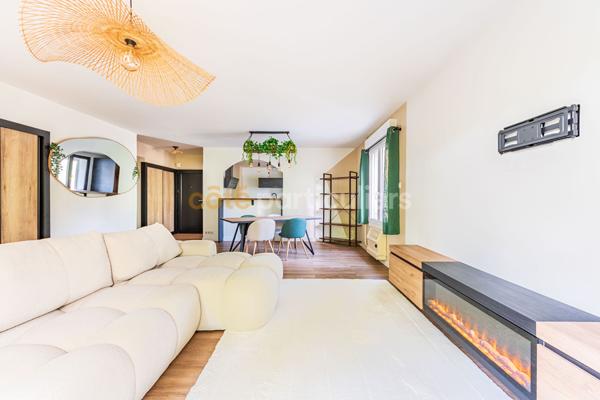 Vente
                Maison153 m² - 8 Pièces -
                    RIVES DE L YON (85310)