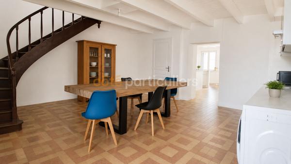 Vente
                Maison153 m² - 8 Pièces -
                    RIVES DE L YON (85310)