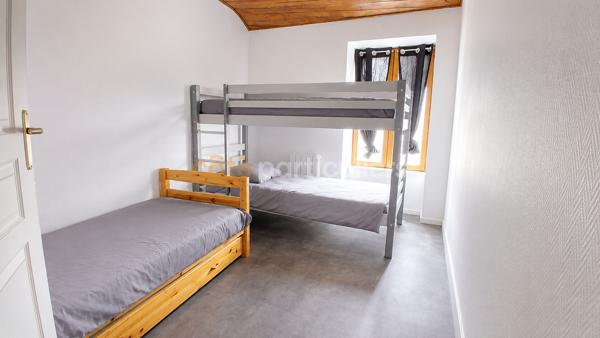 Vente
                Maison153 m² - 8 Pièces -
                    RIVES DE L YON (85310)