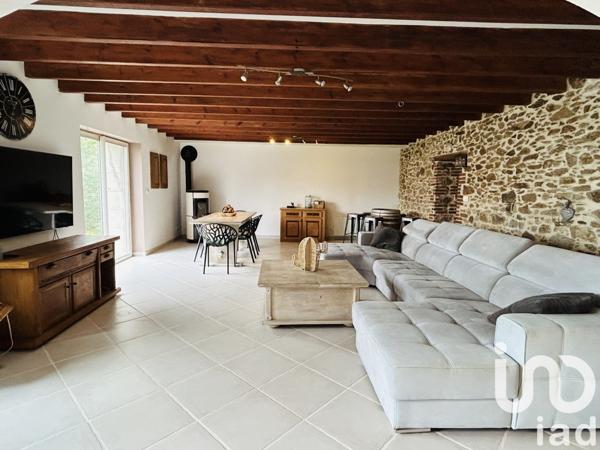 Maison 6 pièces de 180 m² à Dompierre-sur-Yon (85170)