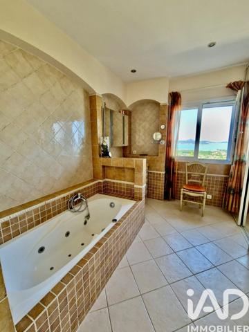 Maison à vendre 5 pièces 245 m² Fréjus