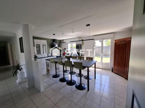 AVRILLE, GRANDE MAISON FAMILIALE 6 CHAMBRES