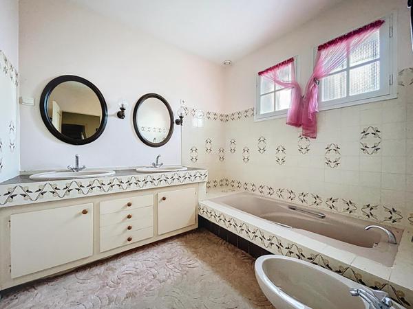 VILLA T6 de 135 m² avec piscine