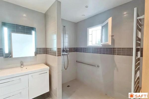 Maison de plain pied 135m2, 5 pièces dont 4 chambres