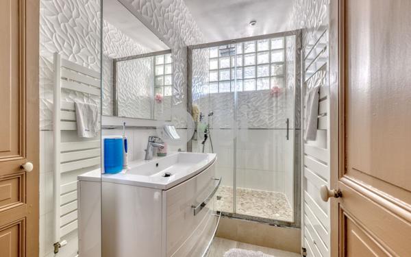 Appartement à vendre    4 pièces • 79 m2 Le Raincy