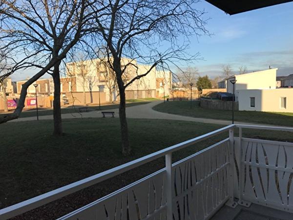 A vendre Angers les hauts de saint Aubin, Général Lizé, appartement type 3, 2 chambres,ascenseur,cuisine ouverte aménagée,balcon, place de parking privative, chauffage individuel.