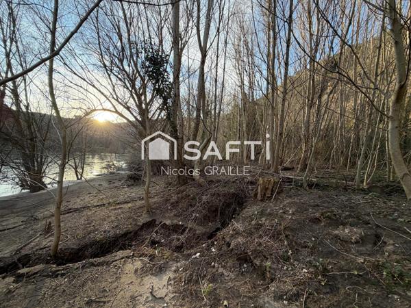 Terrain bord de rivière