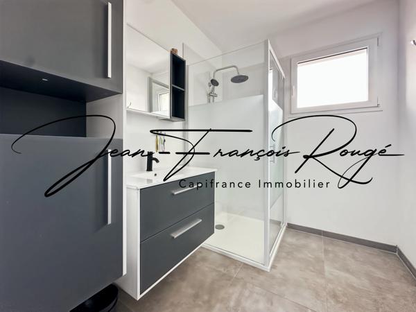 Maison contemporaine de 149 m² avec vie de plain-pied et à seulement 350 mètres de la plage !!!