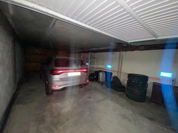 Vente                                                      Parking
                        
                                                            à Hyères