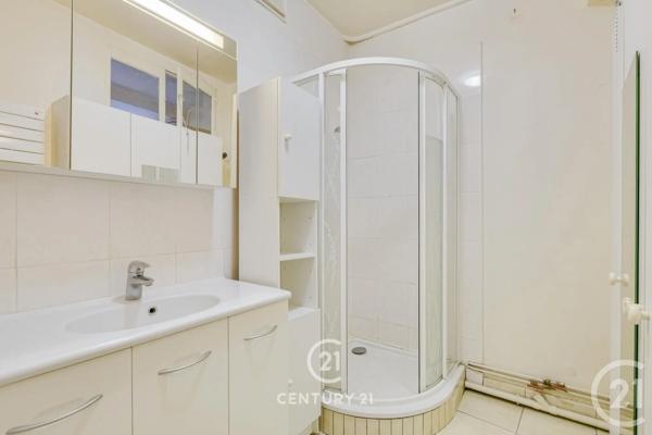 Appartement à vendre  4 pièces - 80,30 m 2   PARIS  - 75019