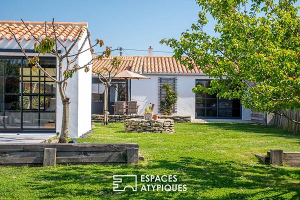 Propriété contemporaine au bord de l’océan, avec jacuzzi et terrasses
