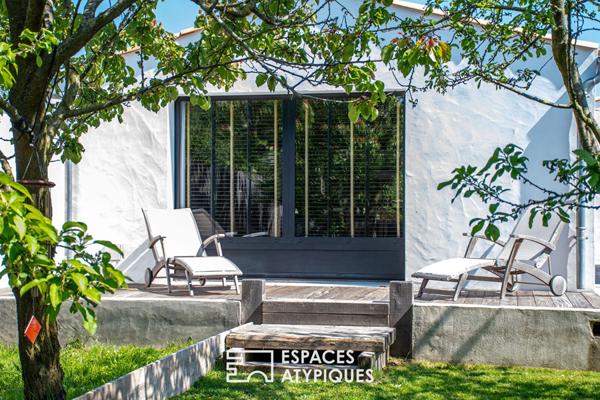 Propriété contemporaine au bord de l’océan, avec jacuzzi et terrasses