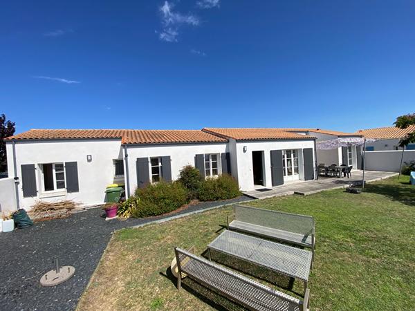 SAINT DENIS - très belle Villa de 2018 - 6 chambres - 153 m2