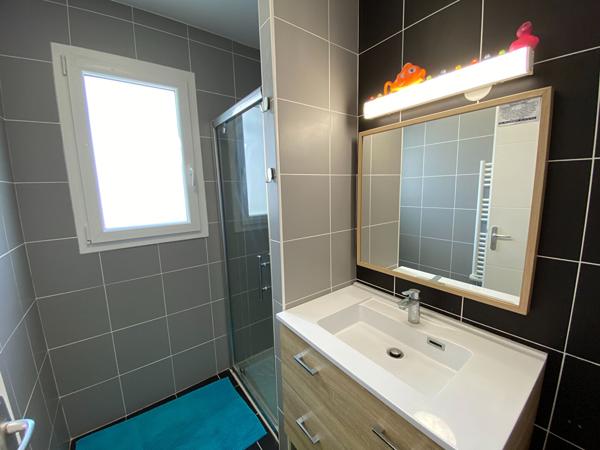 SAINT DENIS - très belle Villa de 2018 - 6 chambres - 153 m2
