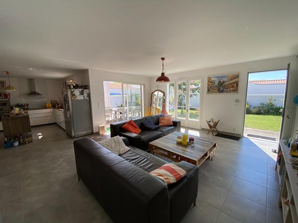 SAINT DENIS - très belle Villa de 2018 - 6 chambres - 153 m2