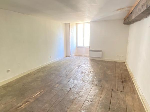 MAISON AVEC TRAVAUX 204M2 6CH DEPENDANCES, CAVES