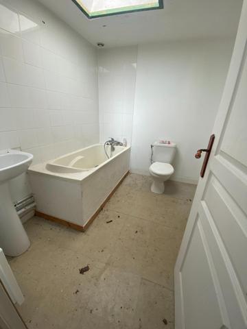 MAISON AVEC TRAVAUX 204M2 6CH DEPENDANCES, CAVES