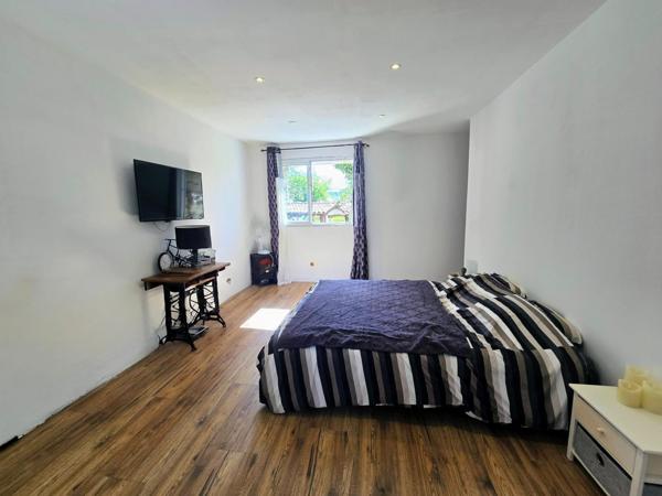 Propriété de 2 maisons, jardin, multiples projets