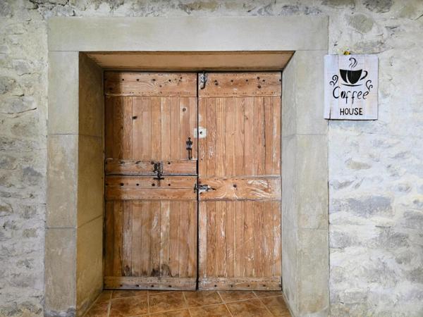 Propriété de 2 maisons, jardin, multiples projets