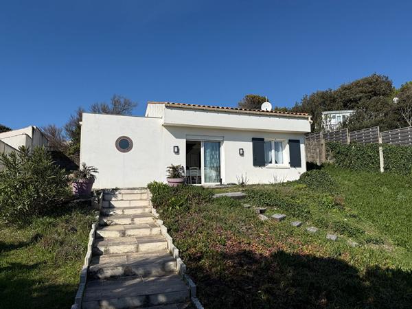 Maison avec terrasse vue mer à deux pas de la plage !