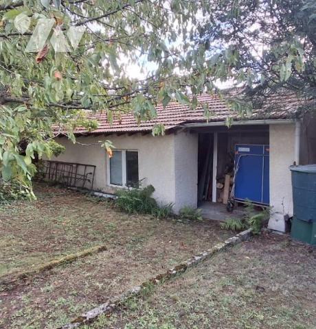 Sur la commune de Neuilly sur Marne (Seine Saint Denis) Maison de 3 Pièces principales