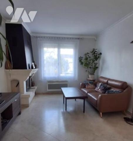 Sur la commune de Neuilly sur Marne (Seine Saint Denis) Maison de 3 Pièces principales