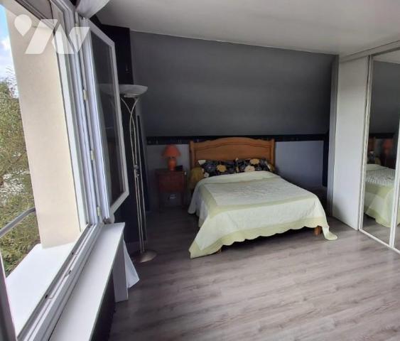 Sur la commune de Neuilly sur Marne (Seine Saint Denis) Maison de 3 Pièces principales