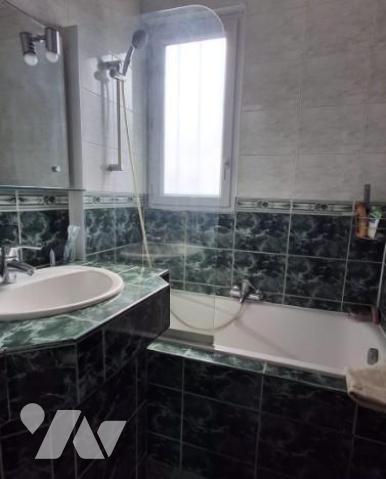 Sur la commune de Neuilly sur Marne (Seine Saint Denis) Maison de 3 Pièces principales