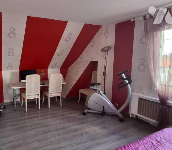 Sur la commune de Neuilly sur Marne (Seine Saint Denis) Maison de 3 Pièces principales
