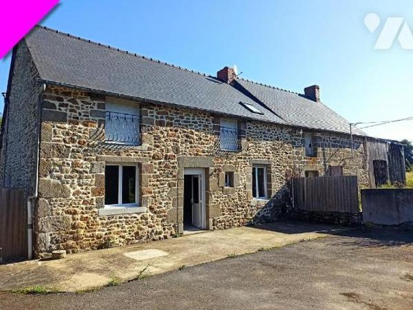 Maison construite en pierres sous ardoises naturelles comprenant :
Au rez-de-chaussée : Pièce p...