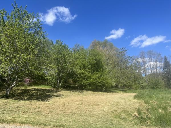 Propriété rénovée dans le respect de l'environnement, avec source d'eau, verger et panneaux solaires