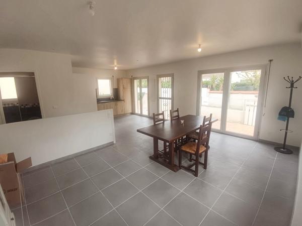 Villa plain-pied en bord de mer.