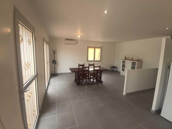 Villa plain-pied en bord de mer.