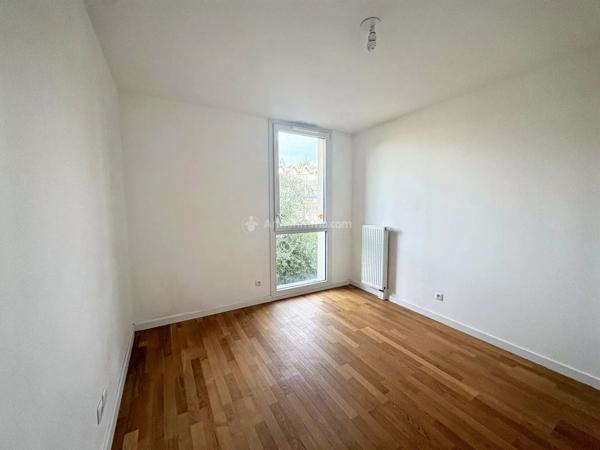 Vente                                                      Appartement
                        
                     4 pièces                      90 m2                     à Bussy-Saint-Georges