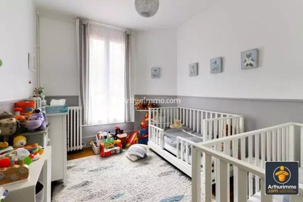 Vente                                                      Appartement
                        
                     3 pièces                      57 m2                     à Nogent-sur-Marne