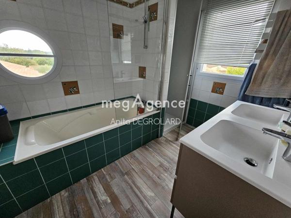 Maison à LA ROCHE-SUR-YON, 85000 - 6 pièces 140m²