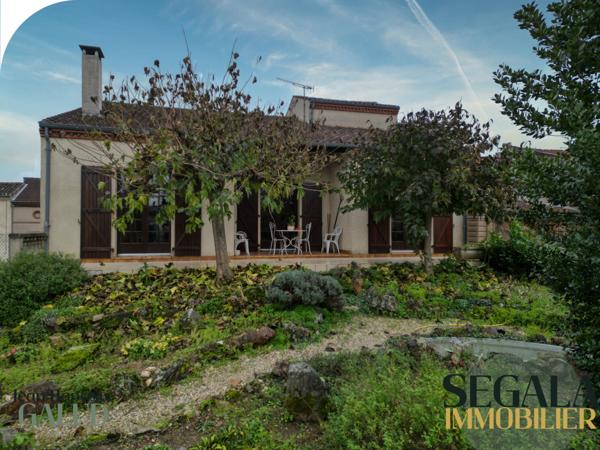 Carmaux (81400) Centre Ville - Maison familiale avec grande pièce déplafonnée