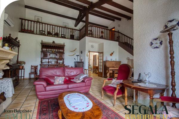 Carmaux (81400) Centre Ville - Maison familiale avec grande pièce déplafonnée