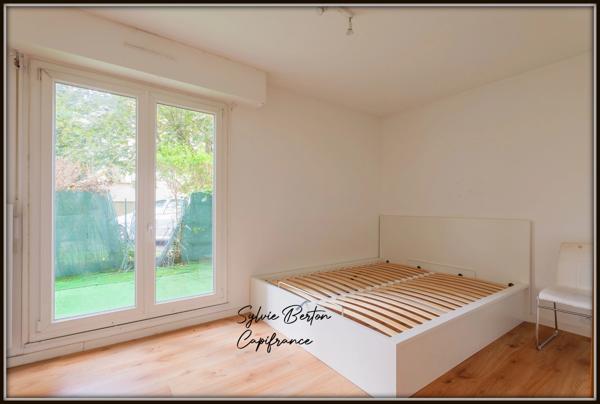 LIVRY GARGAN - Deux pièces en rez de chaussée avec jardin, cave et garage