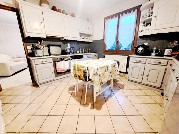 Maison individuelle sur sous-sol total, 7 chambres.