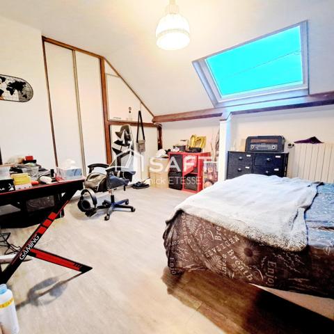 Maison individuelle sur sous-sol total, 7 chambres.