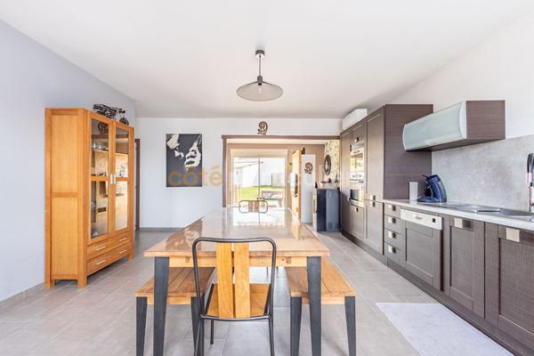 Vente
                Maison160 m² - 7 Pièces -
                    LES HERBIERS (85500)