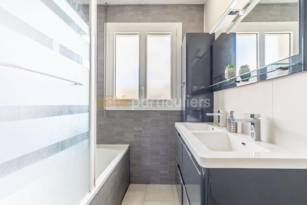 Vente
                Maison160 m² - 7 Pièces -
                    LES HERBIERS (85500)