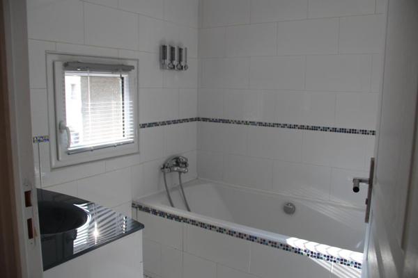 CHARMANTE PETITE MAISON DE VILLAGE -