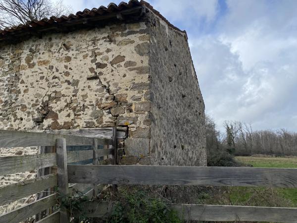 Jolie grange à rénover et terrain séparé