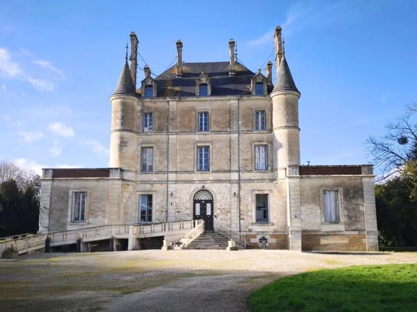 Élégant Château du XIXe siècle avec parc, piscine et maisons d’amis