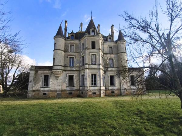 Élégant Château du XIXe siècle avec parc, piscine et maisons d’amis