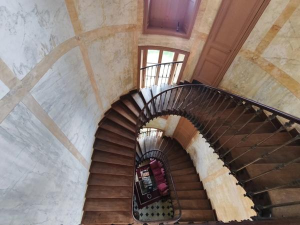 Élégant Château du XIXe siècle avec parc, piscine et maisons d’amis
