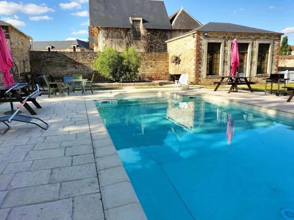 Élégant Château du XIXe siècle avec parc, piscine et maisons d’amis